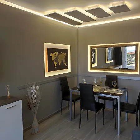 Sunshine Station Apartment